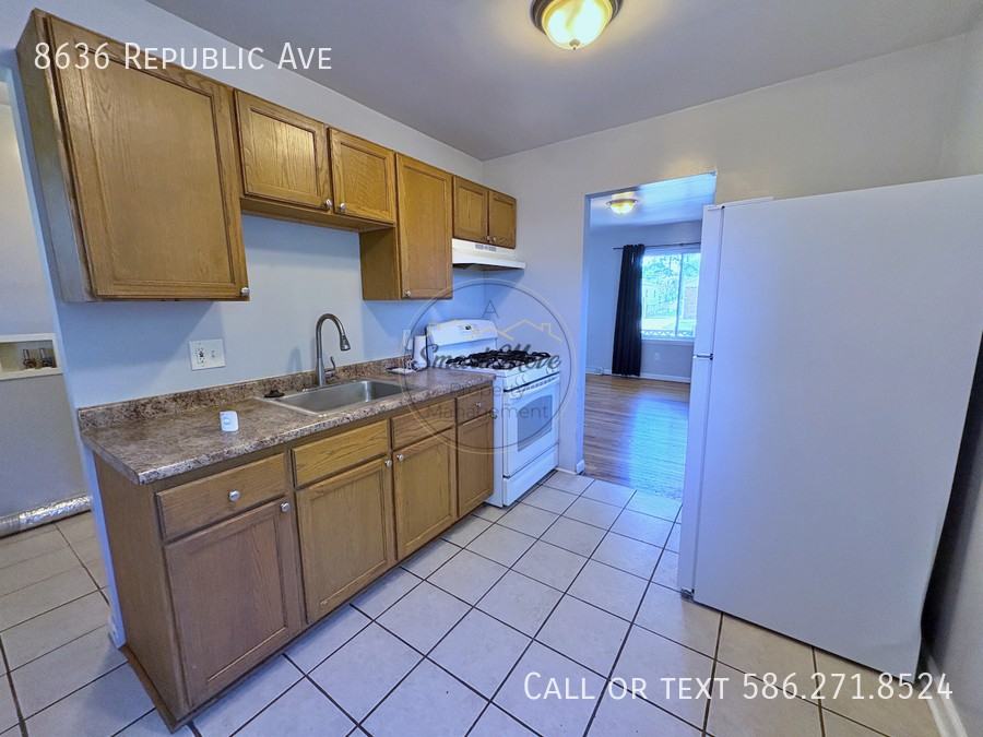 8636 Republic Ave - Photo 5 of 15
