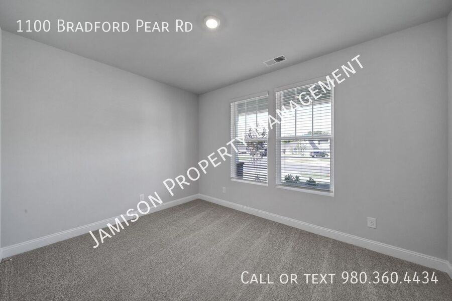 1100 Bradford Pear Rd - Photo 4 of 34