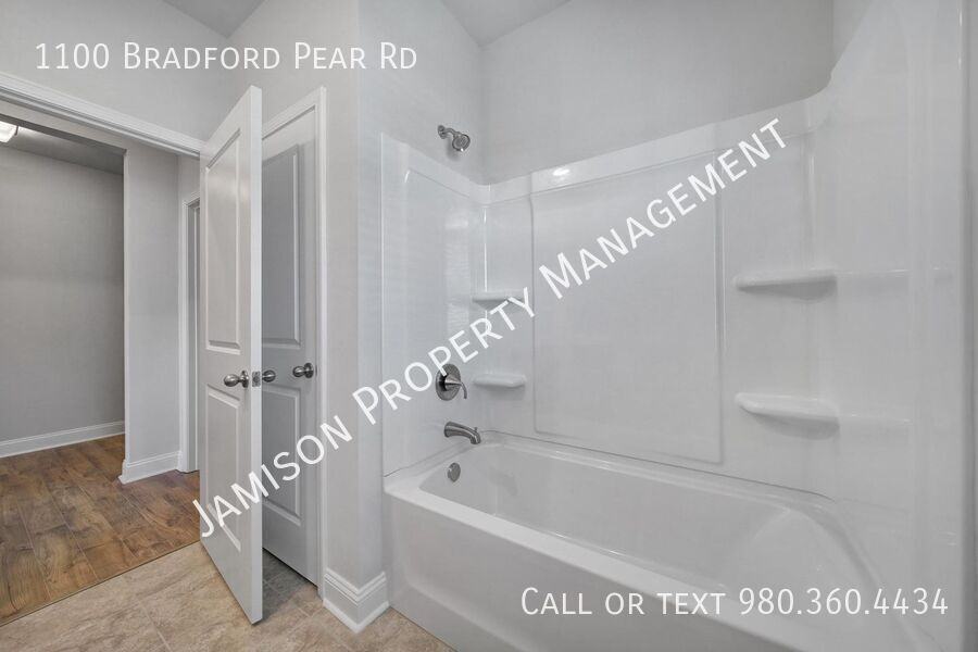 1100 Bradford Pear Rd - Photo 7 of 34