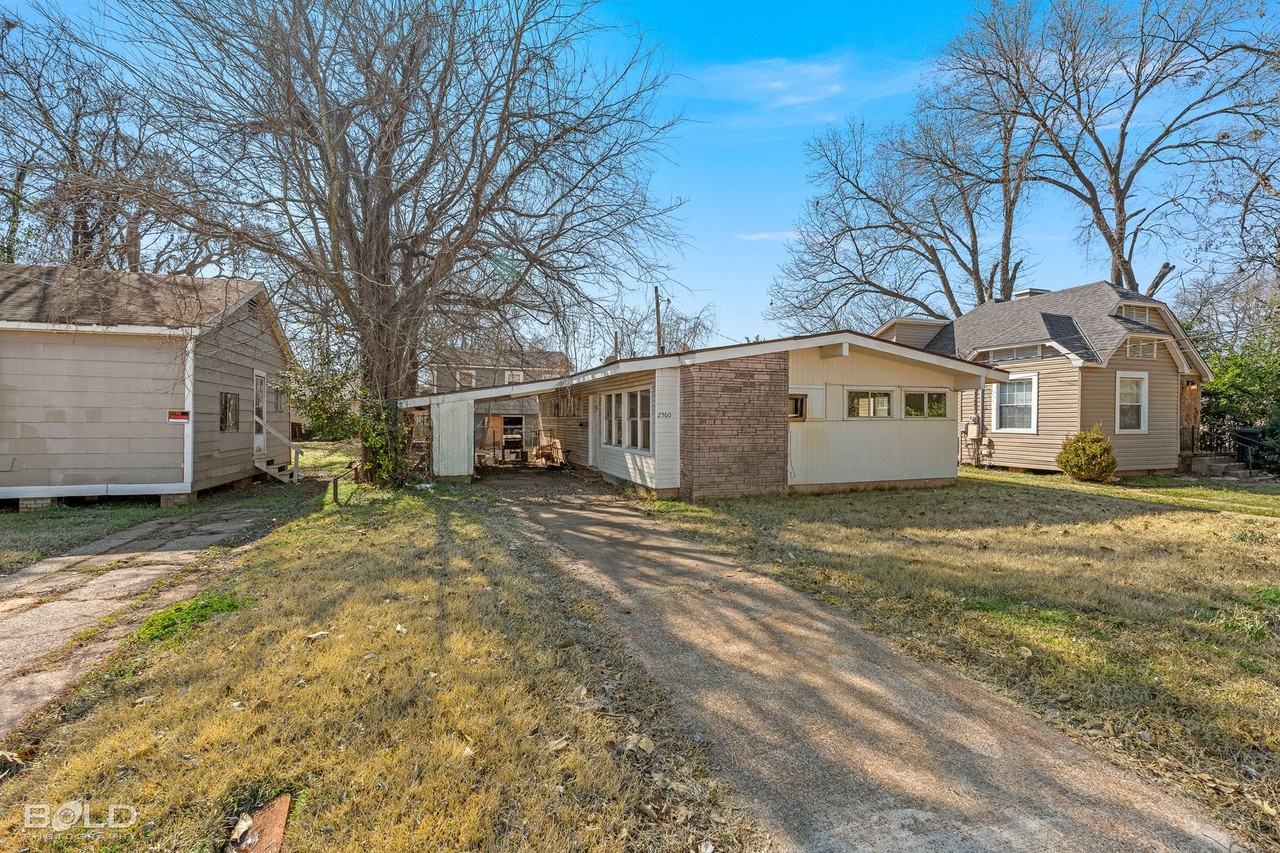 2560 Lamar St - Photo 2 of 5