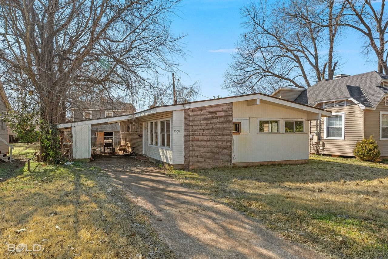 2560 Lamar St - Photo 3 of 5
