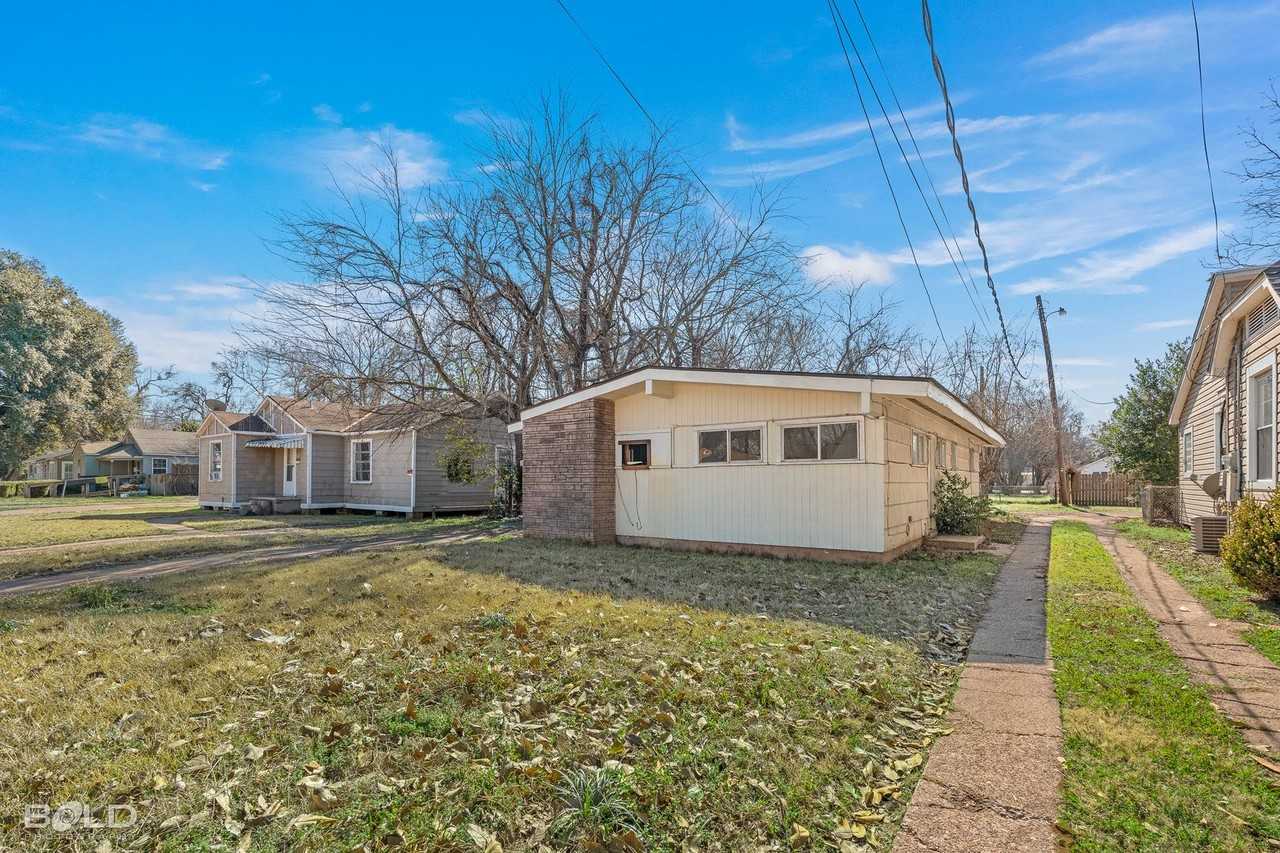 2560 Lamar St - Photo 4 of 5