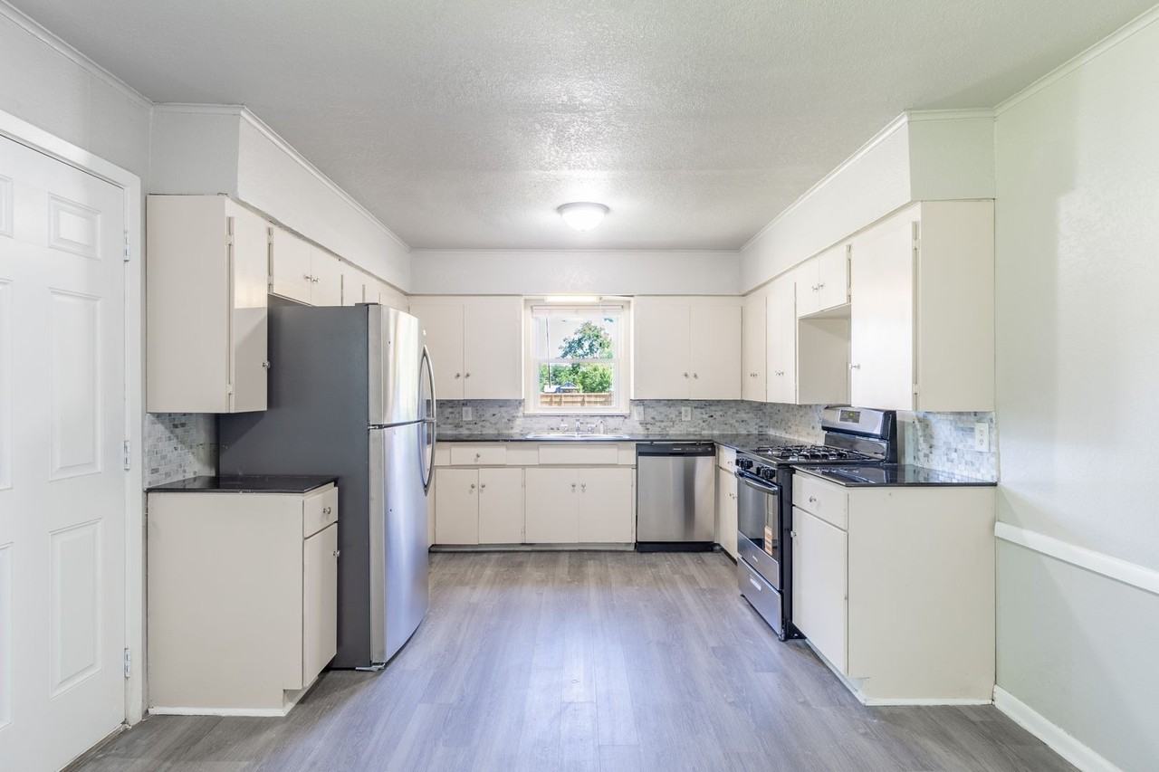 3806 Armour St - Photo 6 of 18