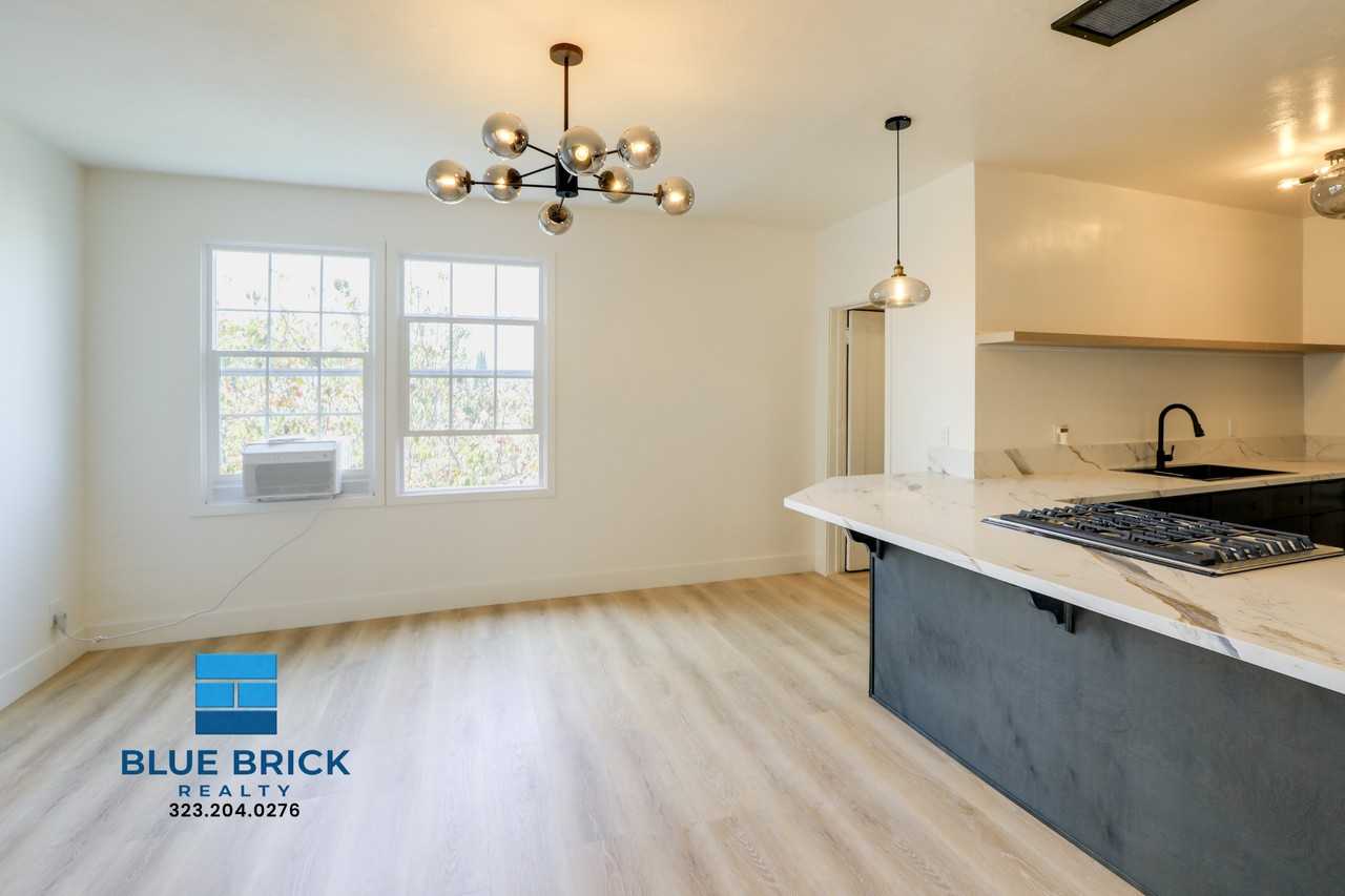 300 N Bonnie Brae St #302 - Photo 5 of 19