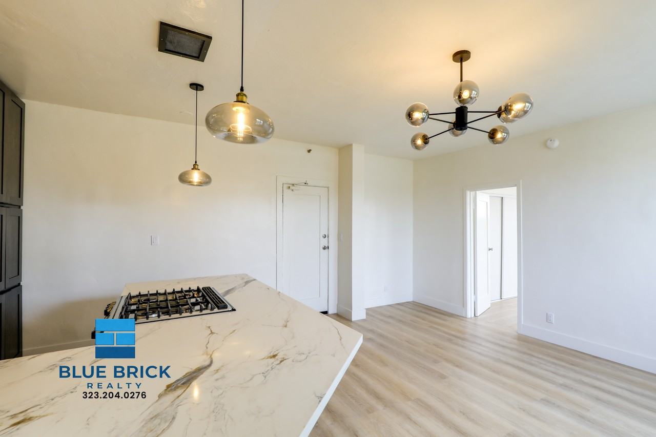 300 N Bonnie Brae St #302 - Photo 6 of 19