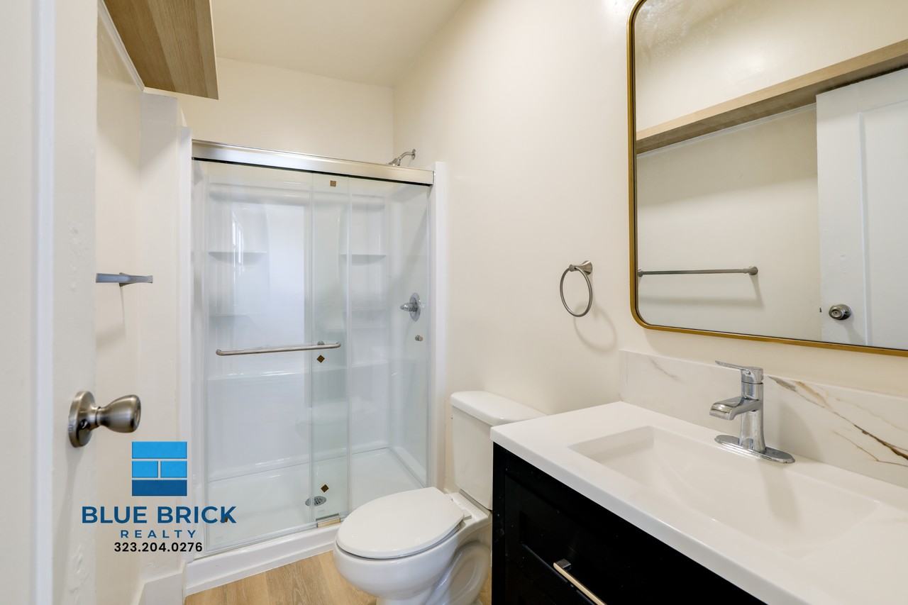 300 N Bonnie Brae St #302 - Photo 7 of 19