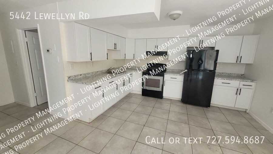 5442 Lewellyn Rd - Photo 2 of 6