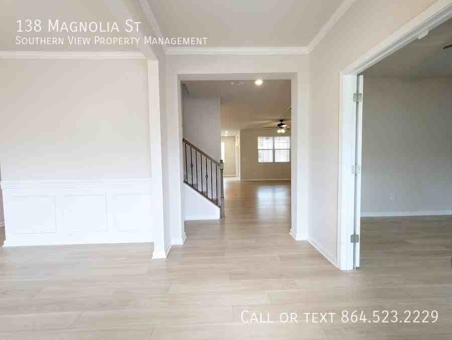 138 Magnolia St - Photo 3 of 37