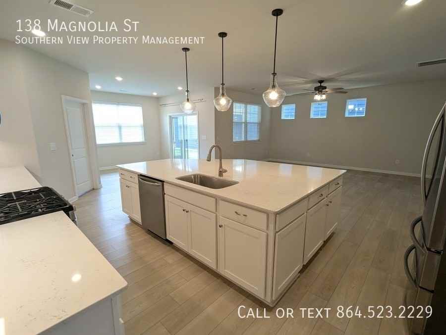 138 Magnolia St - Photo 5 of 37