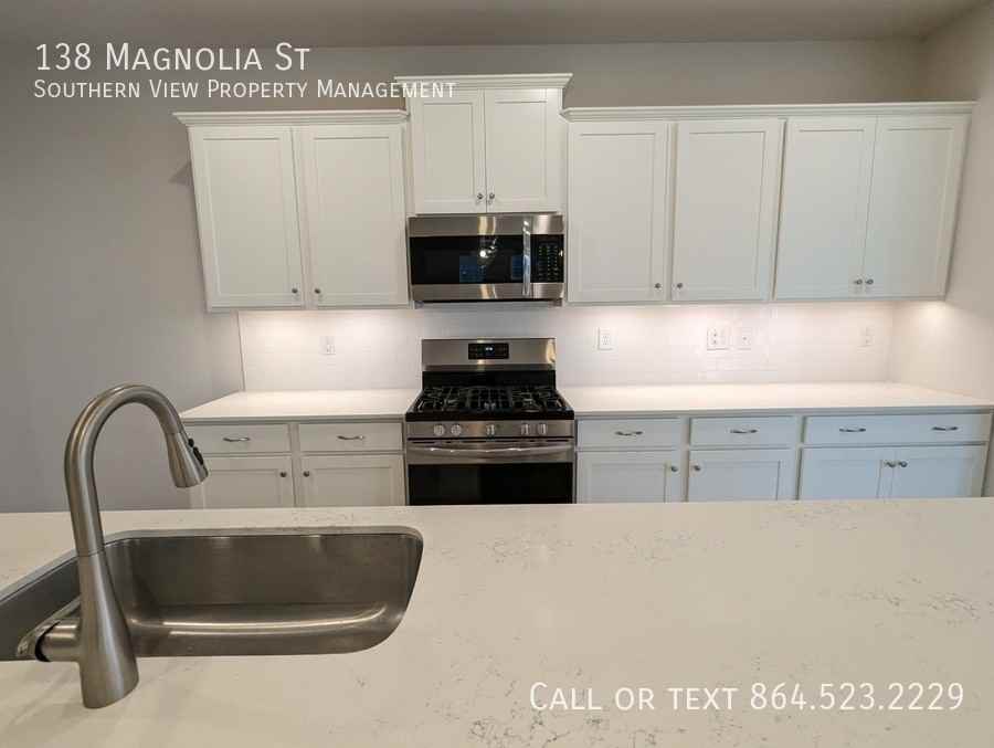 138 Magnolia St - Photo 6 of 37