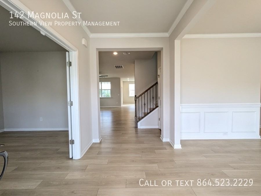 142 Magnolia St - Photo 3 of 36