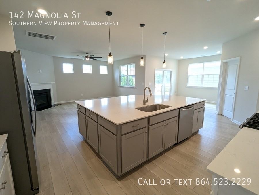 142 Magnolia St - Photo 5 of 36