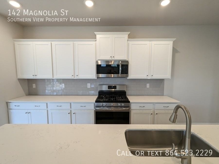 142 Magnolia St - Photo 6 of 36