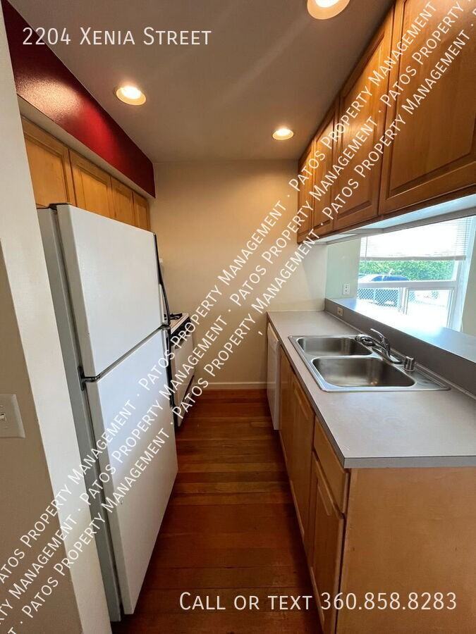 2204 Xenia St - Photo 3 of 10