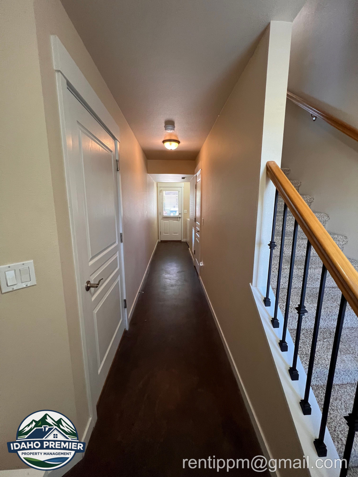 8834 W Pine Valley Ln #1 - Photo 3 of 26