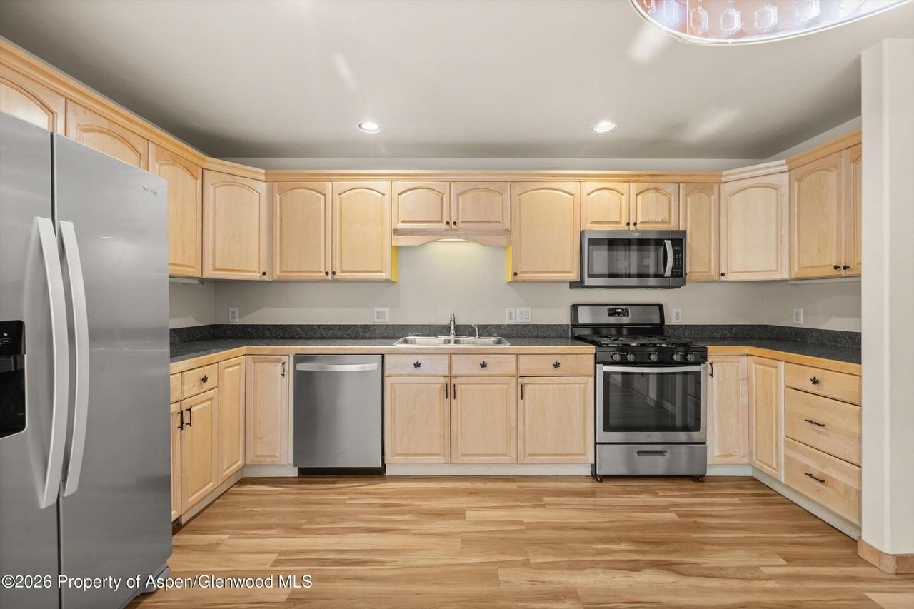 1040 Vitos Way - Photo 4 of 24
