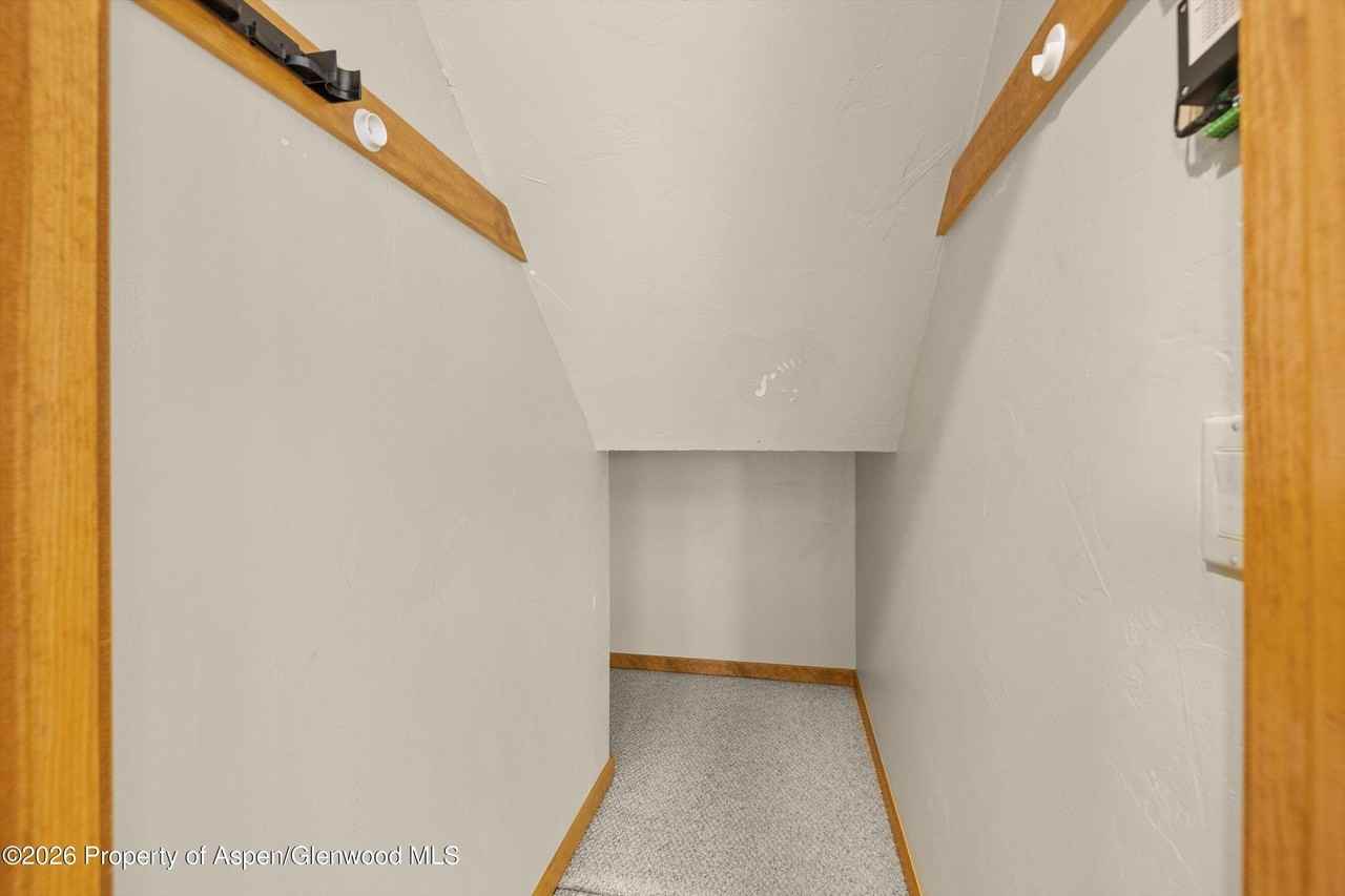 1040 Vitos Way - Photo 7 of 24