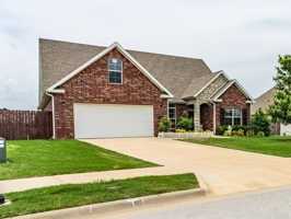featured image of 4204 Sw Hollyhock St
