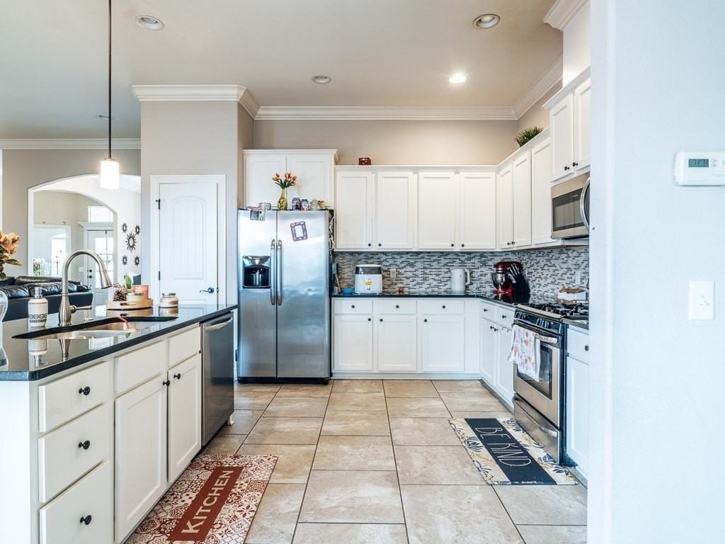 4204 Sw Hollyhock St - Photo 5 of 14