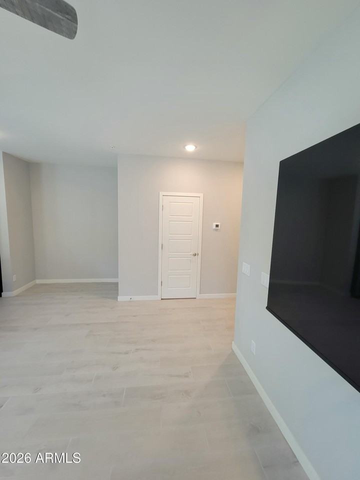 8234 N 22nd Dr - Photo 6 of 40