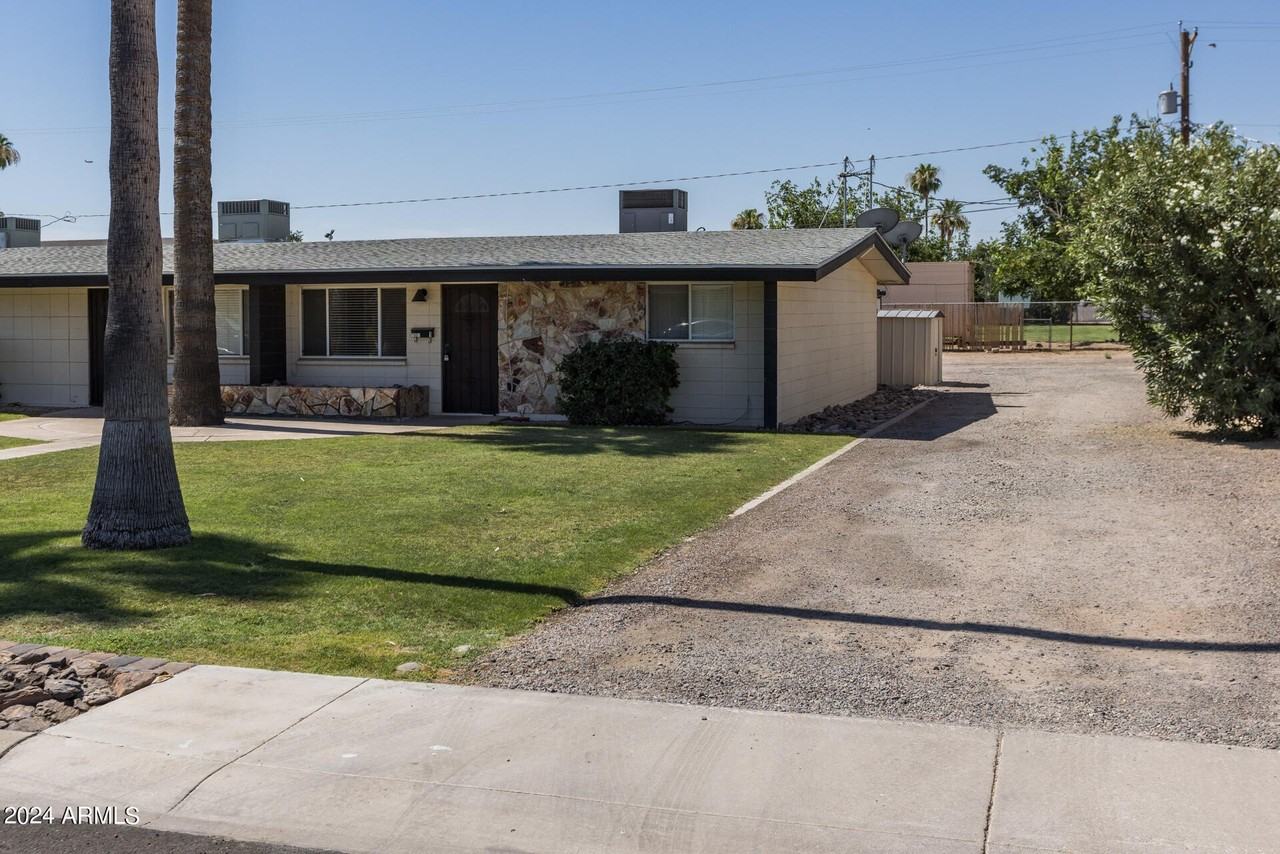 7025 E Wilshire Dr #1 - Photo 3 of 20