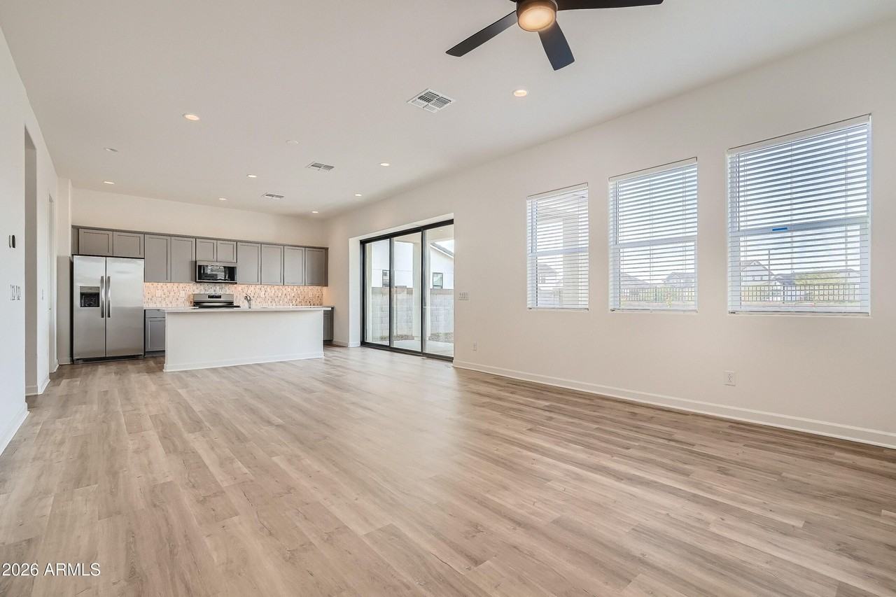 15550 S 181st Ln - Photo 7 of 28