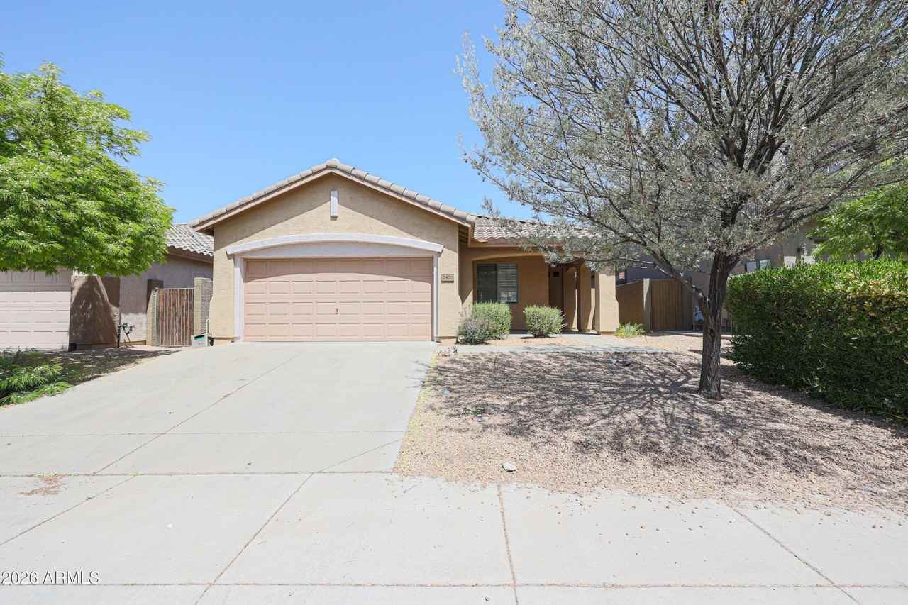 2470 W Warren Dr - Photo 2 of 37