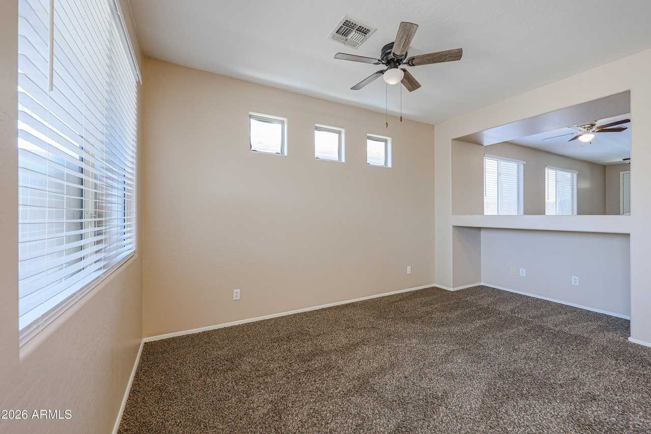 2470 W Warren Dr - Photo 4 of 37