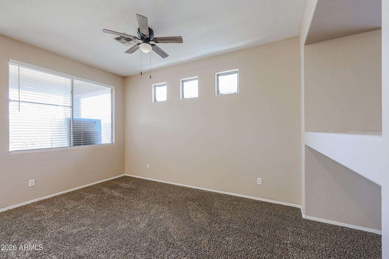 2470 W Warren Dr - Photo 6 of 37