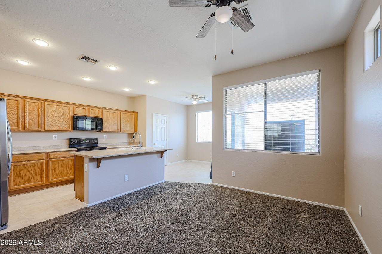 2470 W Warren Dr - Photo 7 of 37