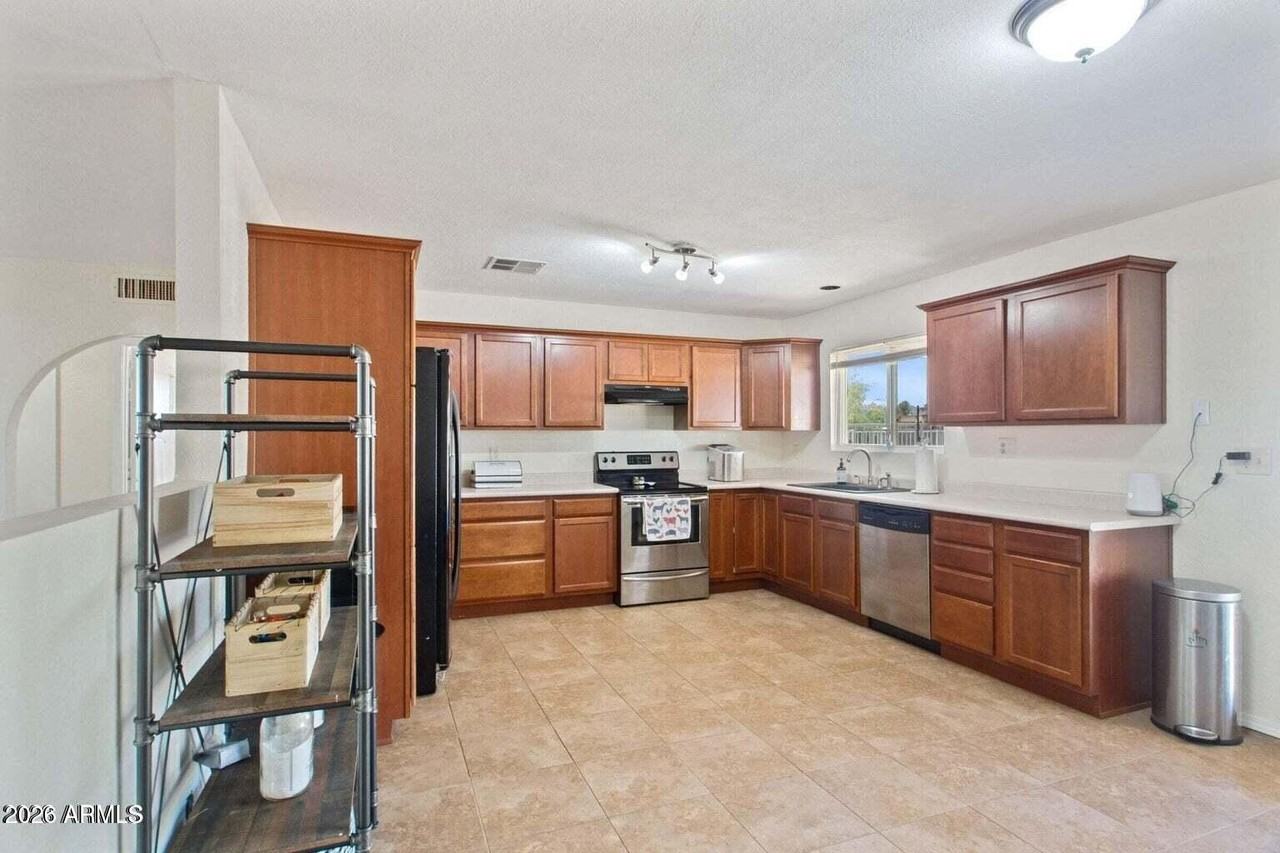 14038 N 180th Ave - Photo 6 of 11