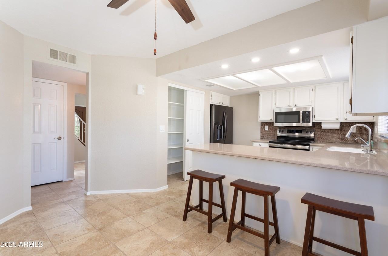 10930 E Hope Dr - Photo 3 of 34