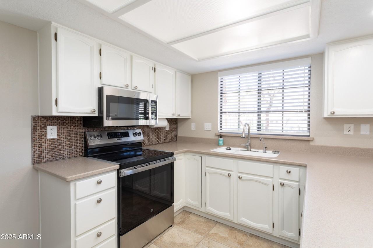 10930 E Hope Dr - Photo 4 of 34
