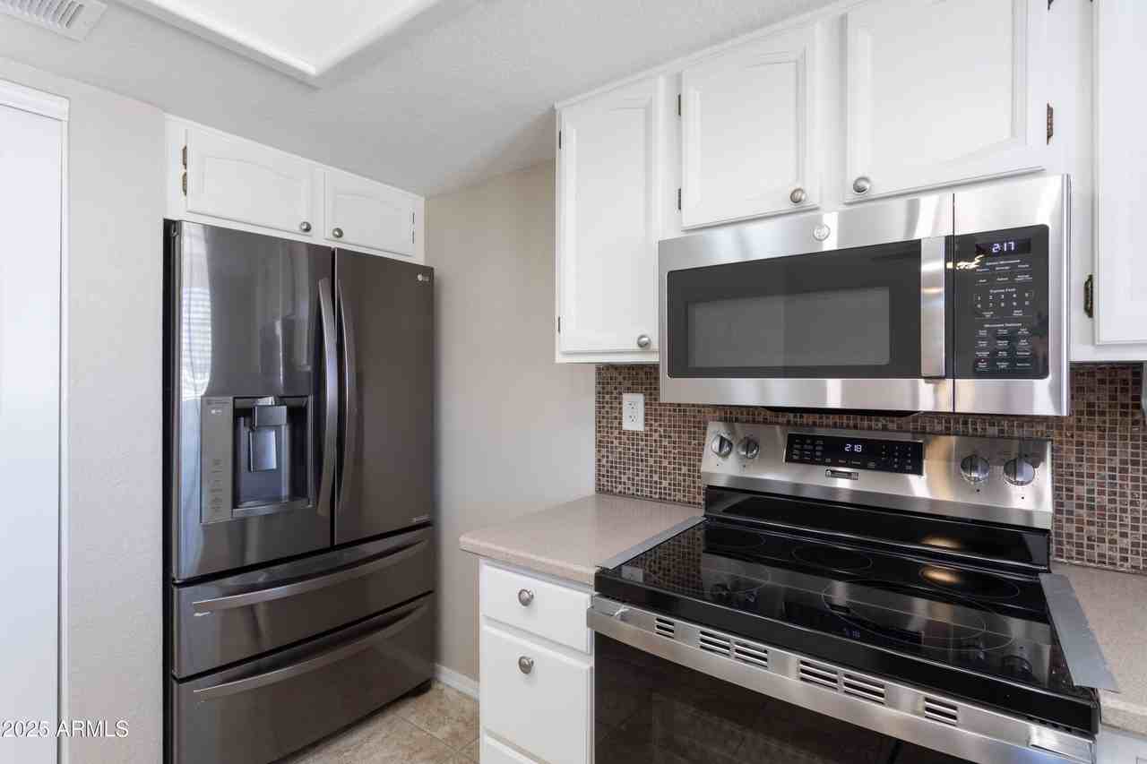 10930 E Hope Dr - Photo 5 of 34