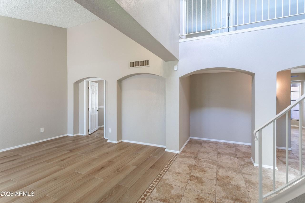 10930 E Hope Dr - Photo 6 of 34