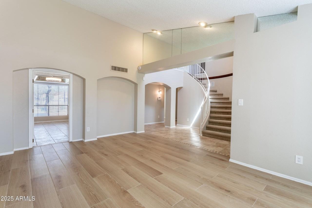 10930 E Hope Dr - Photo 7 of 34