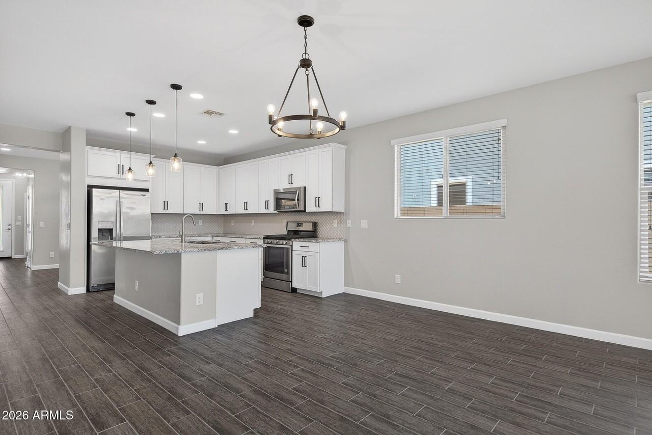 14363 W Charter Oak Rd - Photo 5 of 33