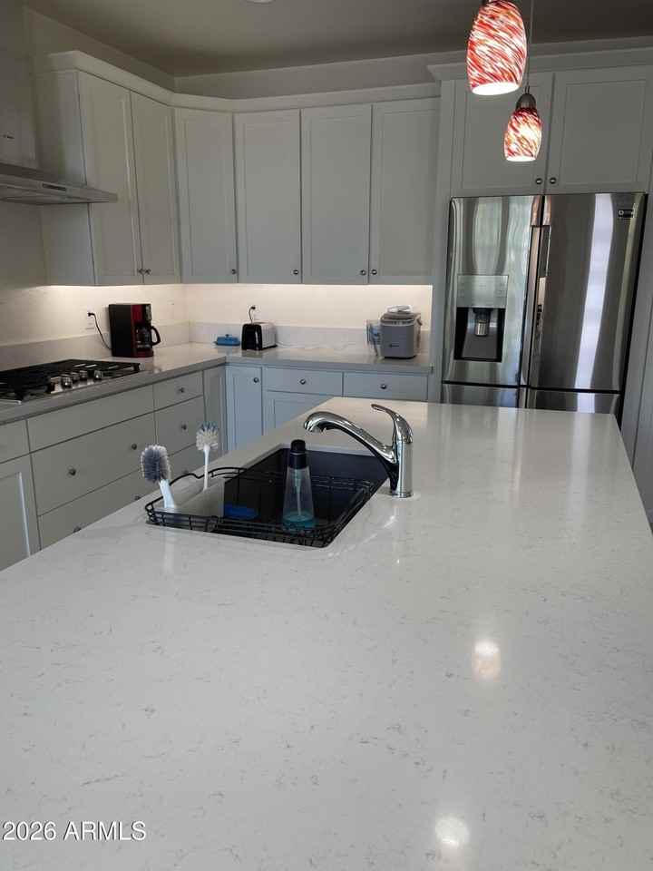 2382 W Gloria Ln - Photo 6 of 36