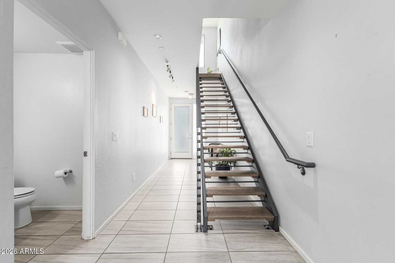 2740 E Roma Ave - Photo 4 of 44