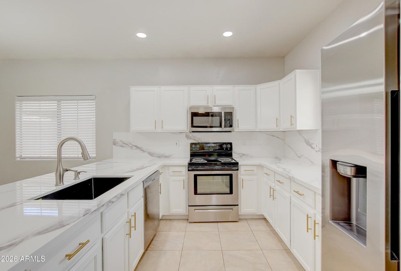 2043 N Holguin Way - Photo 7 of 26
