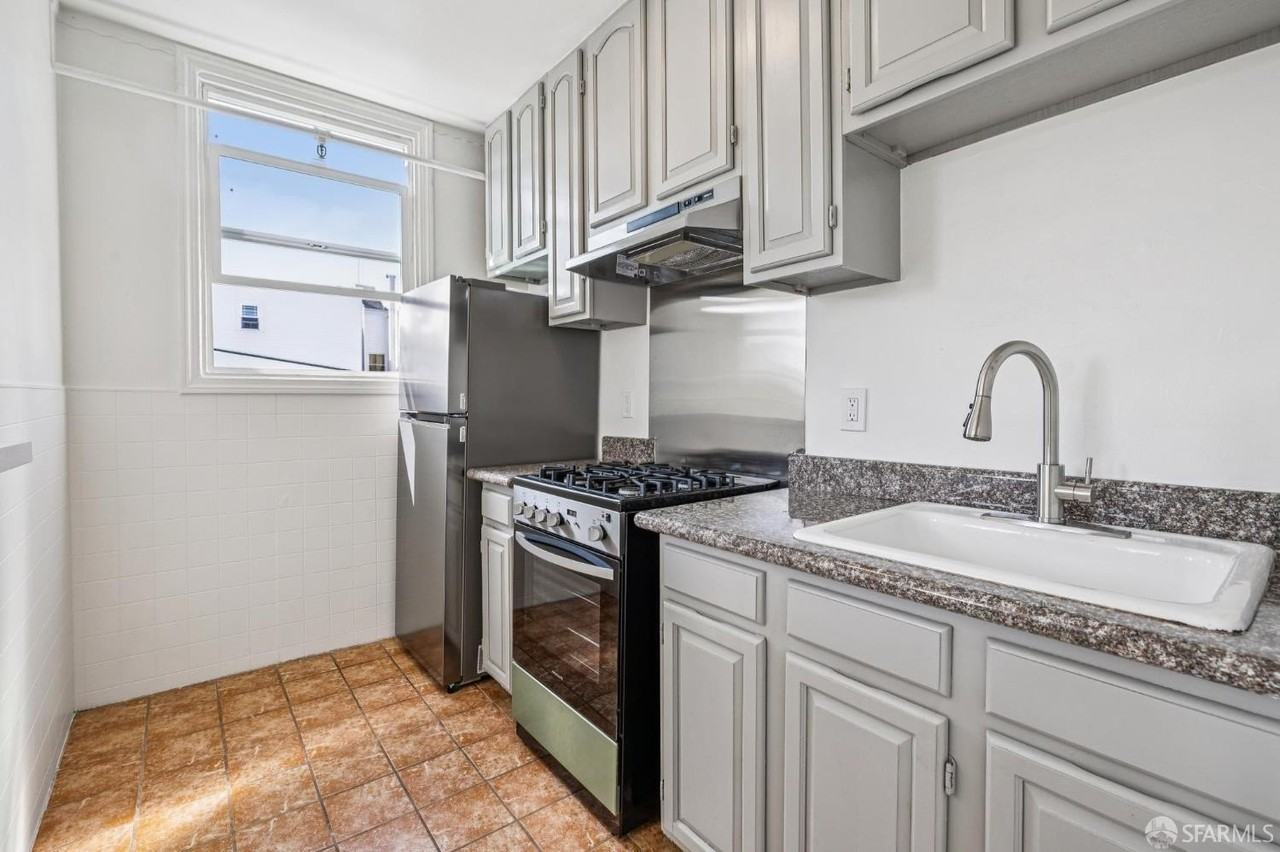 3235 Fillmore St #4 - Photo 4 of 15