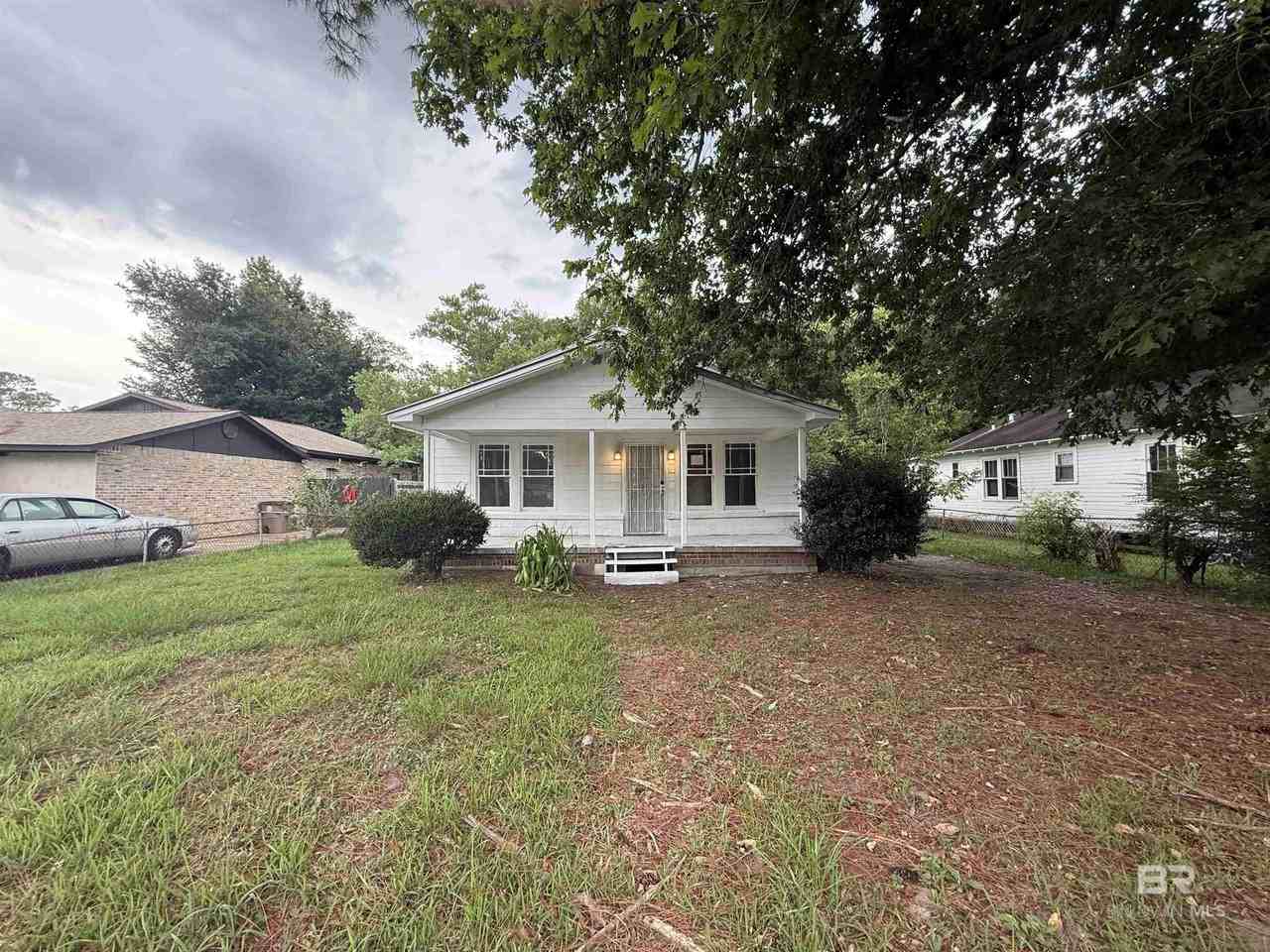 672 Burden St - Photo 2 of 11