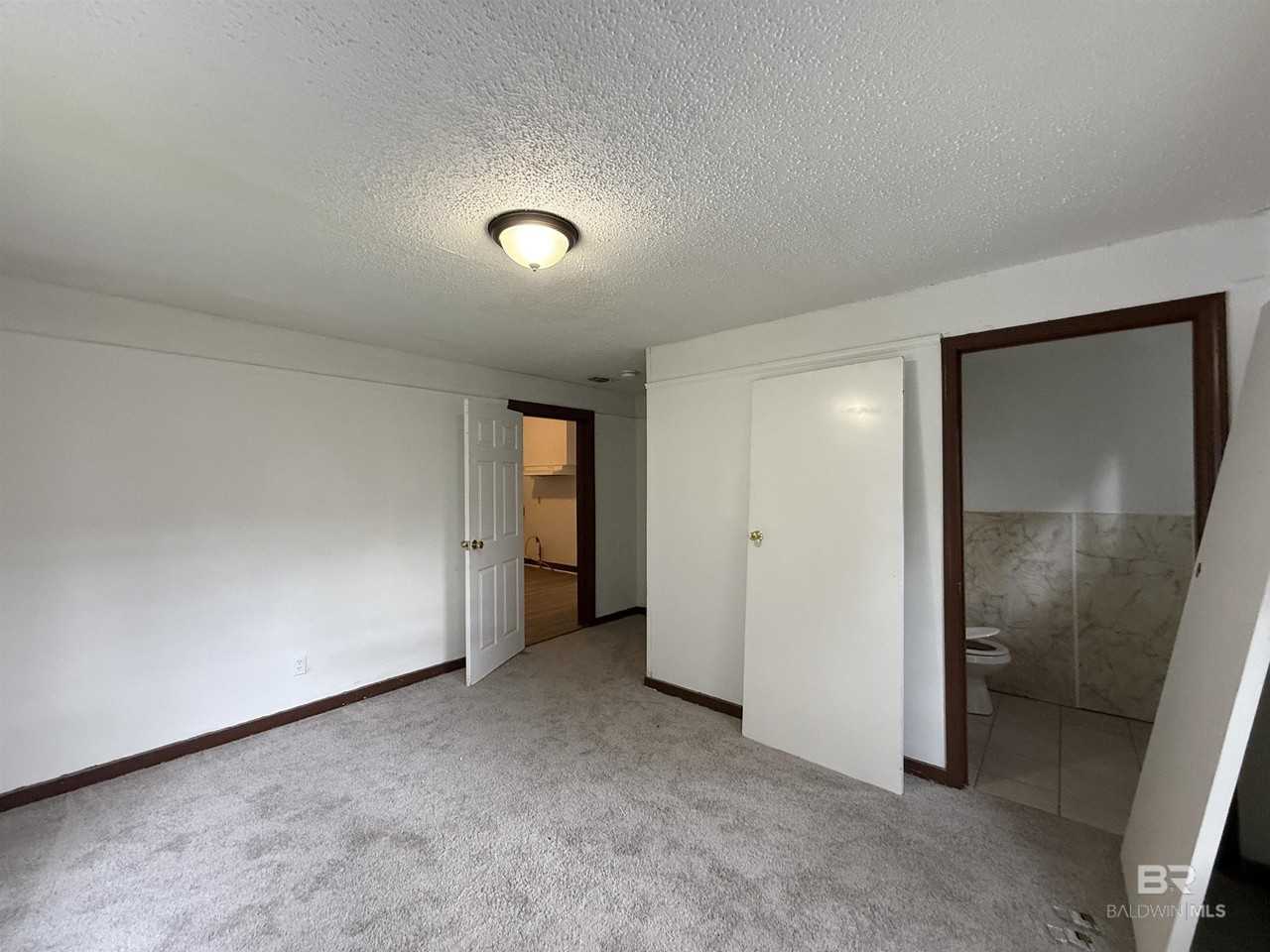 672 Burden St - Photo 7 of 11