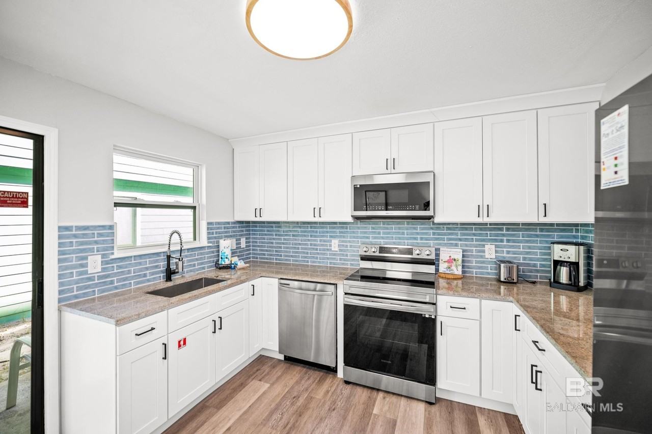 979 W Lagoon Ave - Photo 3 of 4
