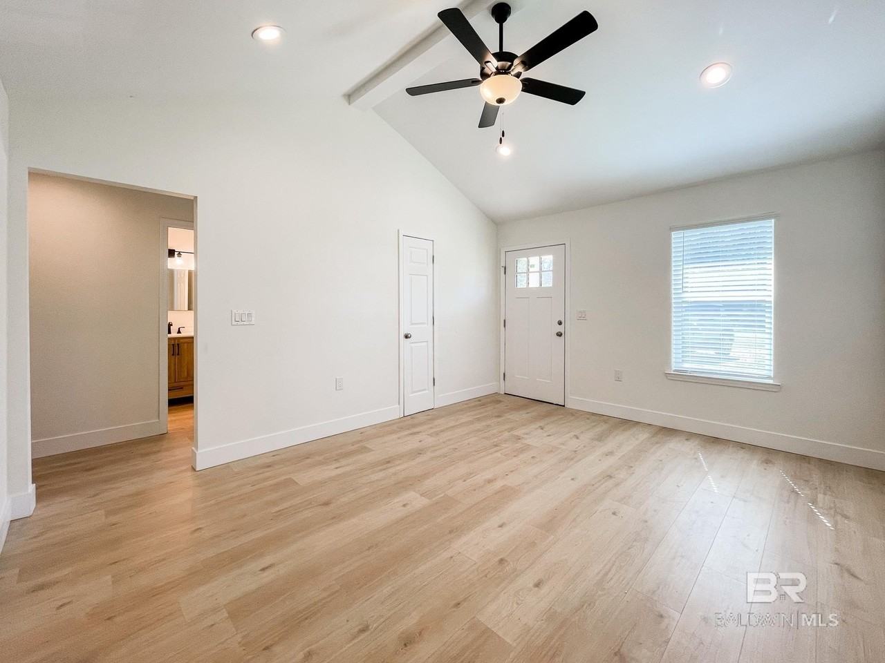 25121 Olive St - Photo 3 of 21