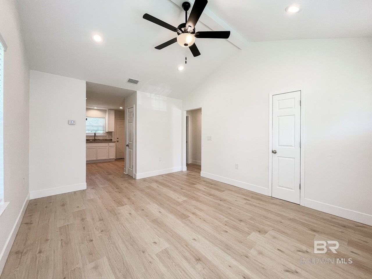25121 Olive St - Photo 4 of 21