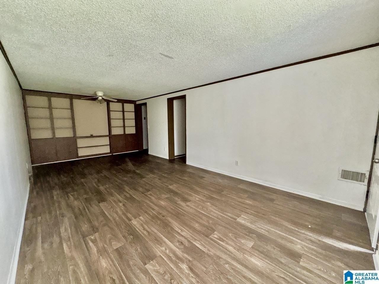 1700 Greenbrier Dear Rd #403-106A - Photo 7 of 36