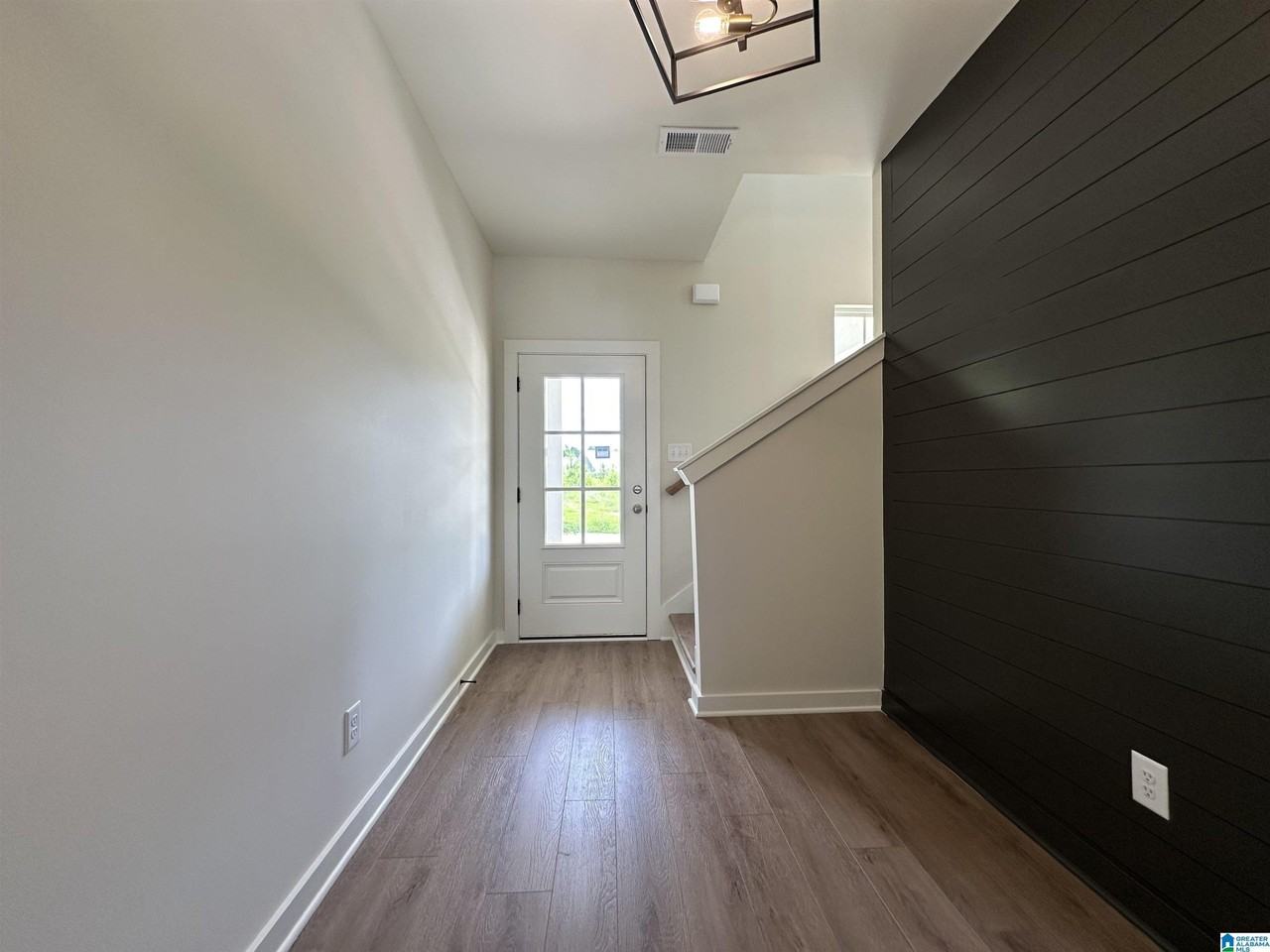1009 Grand River Blvd - Photo 4 of 31