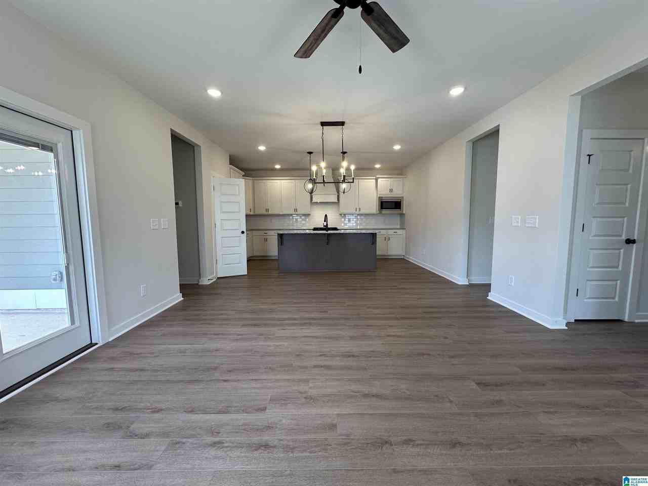 1009 Grand River Blvd - Photo 6 of 31