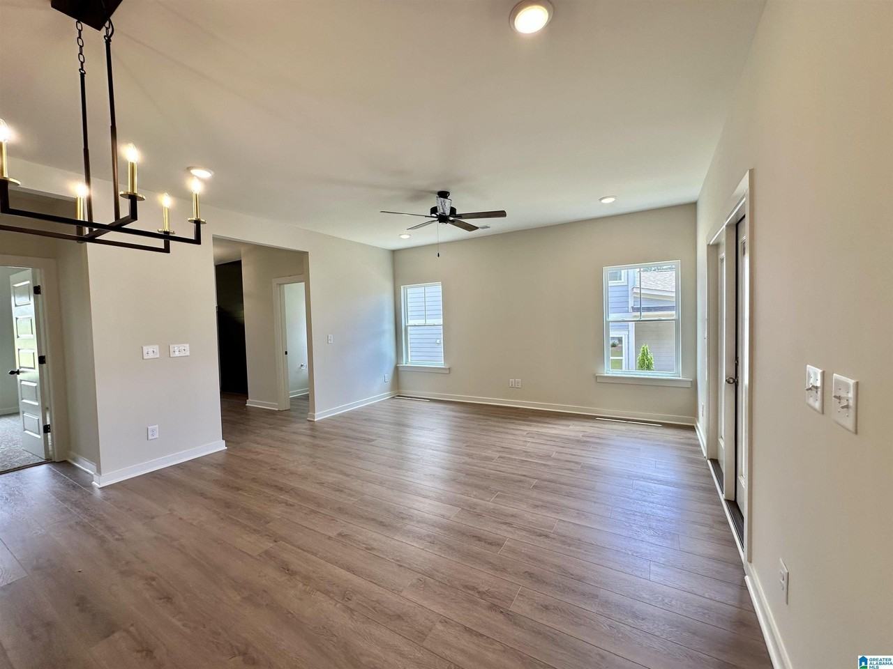 1009 Grand River Blvd - Photo 7 of 31
